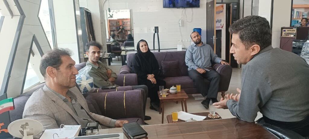 حضور مدیرکل کانون کرمانشاه در مرکز ثلاث باباجانی و دیدار با فرماندار