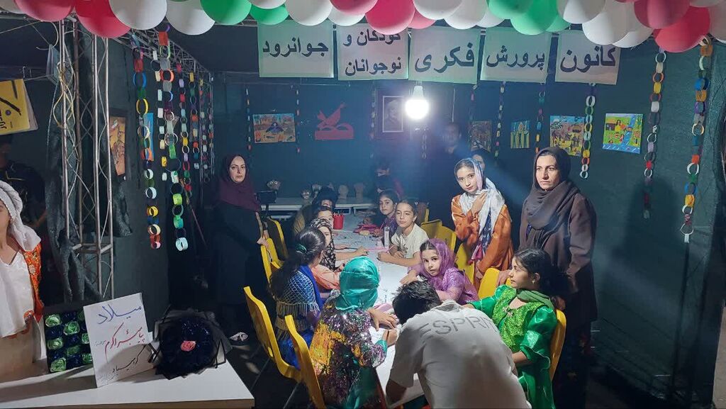 غرفه‌ فرهنگی کانون جوانرود در جمعیت دو هزار نفری بازدیدکنندگان برپا شد