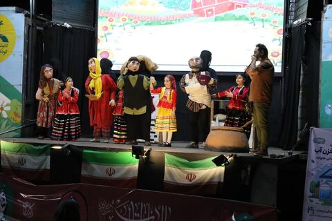 سومین اجرای تماشاخانه سیار کانون پرورش فکری کودکان و نوجوانان در روستای حسین آباد بهشهر