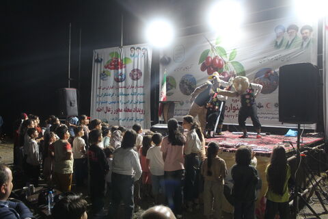 تماشاخانه سیار کانون در جشنواره زغال‌اخته‌ شهرستان کلیبر