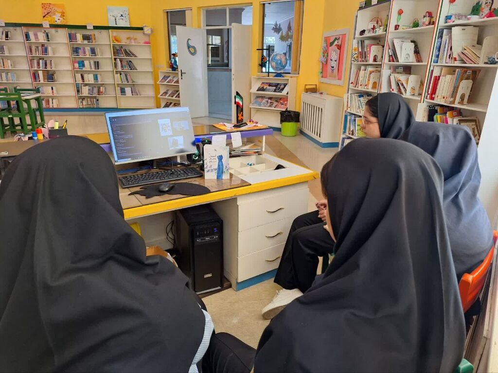 «دو پنجره» نوجوانان کانون استان آذربایجان‌غربی به روی شعرهای «آسمان به وقت صلح» گشوده شد