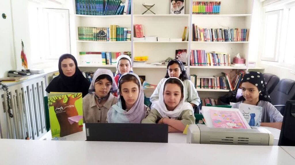 «دو پنجره» نوجوانان کانون استان آذربایجان‌غربی به روی شعرهای «آسمان به وقت صلح» گشوده شد