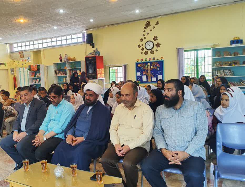 آیین رونمایی از کتاب‌های «سفر به سرزمین هنر» در مرکز فرهنگی چناران