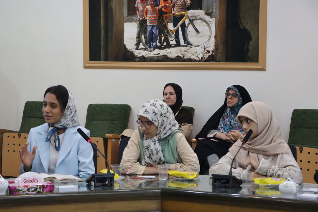 «شاعران نوجوان پای شعرهایشان نشستند؛ نقد ۱۶ اثر با حضور مریم اسلامی»