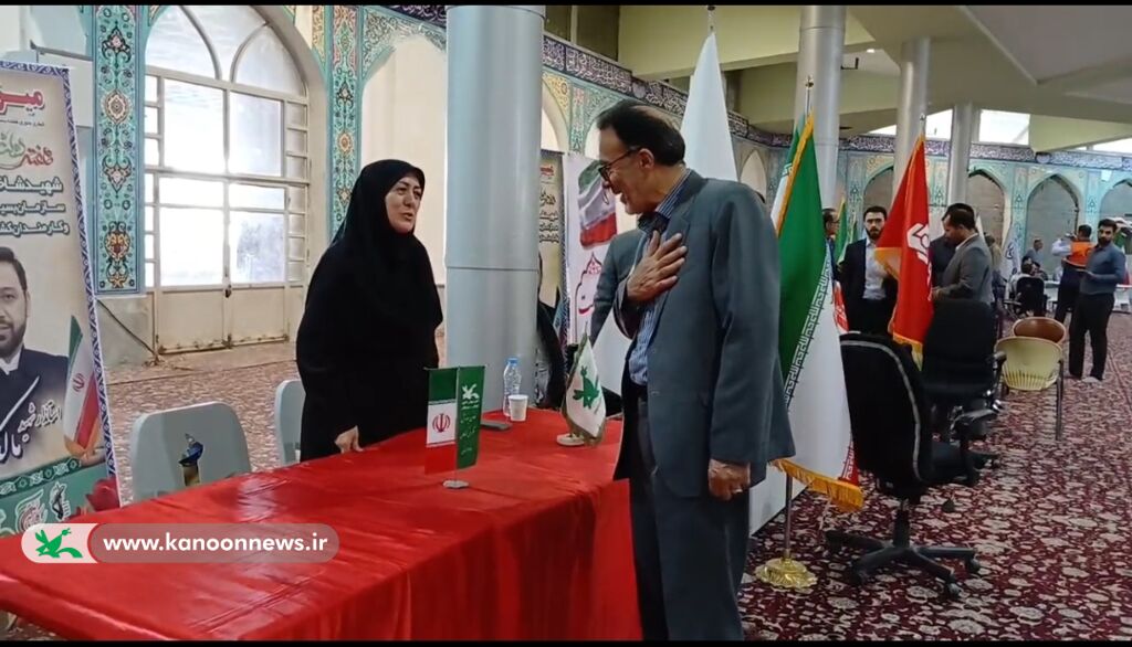 برپایی میز ارتباطات مردمی کانون استان مرکزی در مصلی بیتالمقدس اراک