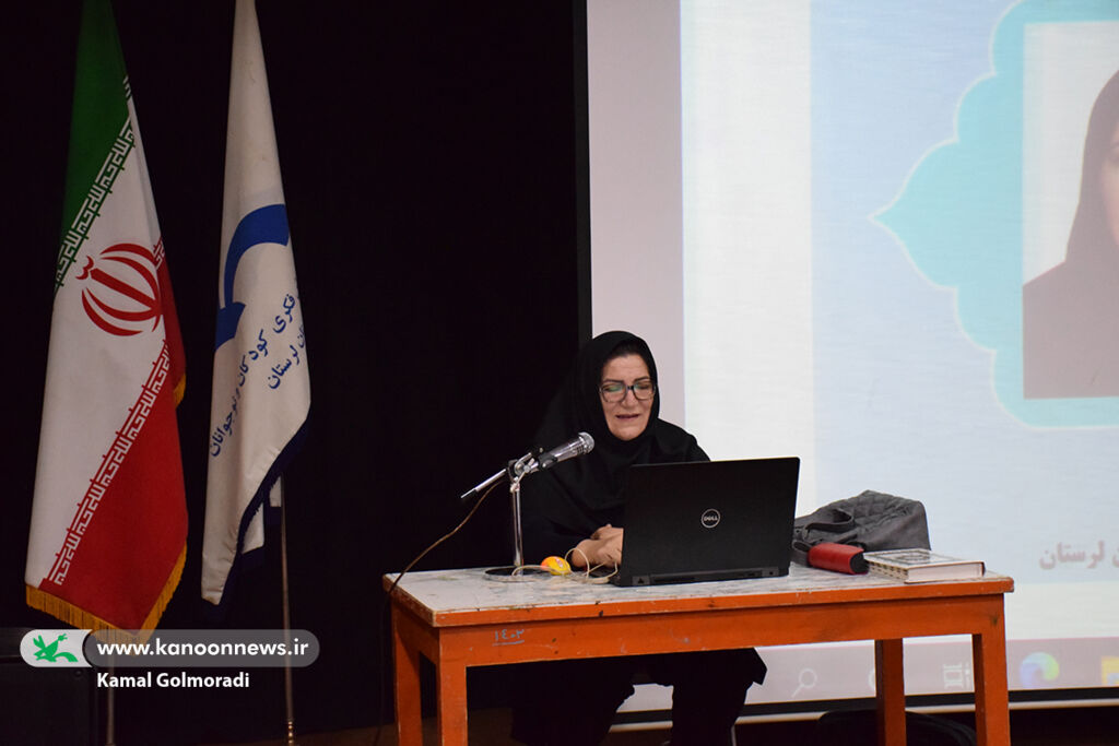 نشست تخصصی «قصه‌گویی» در کانون لرستان برگزار شد/ قصه؛ اسباب‌بازی ذهن کودک