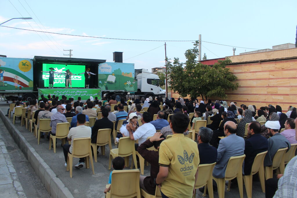 روستای جانانلو میزبانی آذربایجان شرقی از تماشاخانه سیار کانون