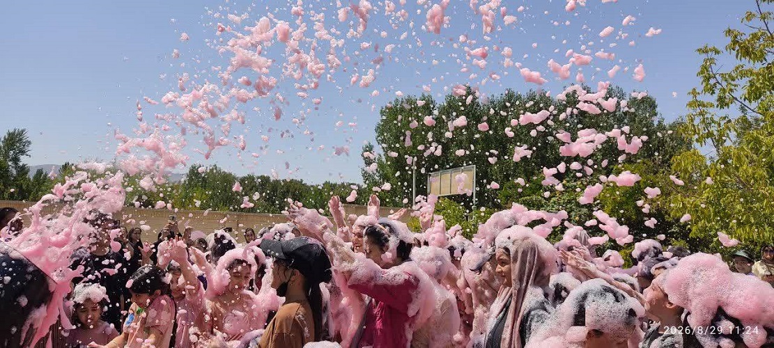 جشنواره «آب و رنگ»؛ رنگین‌کمانی از مهر و دوستی در مرکز باغبادران