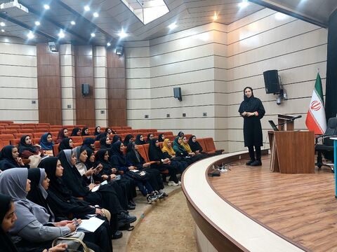 سومین دوره آموزش «راهبردهای تربیت و یادگیری» برای مربیان پیش‌دبستانی هرمزگان در قاب دوربین