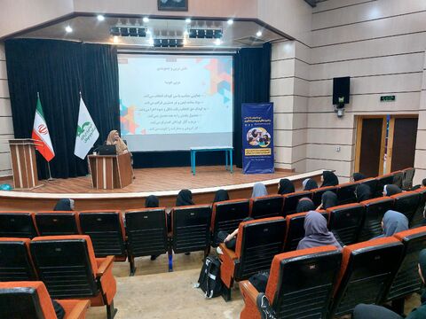 سومین دوره آموزش «راهبردهای تربیت و یادگیری» برای مربیان پیش‌دبستانی هرمزگان در قاب دوربین