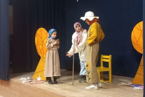 نمایش «مترسک ترسو» کاری از اعضای مرکز فرهنگی نقاب روی صحنه رفت