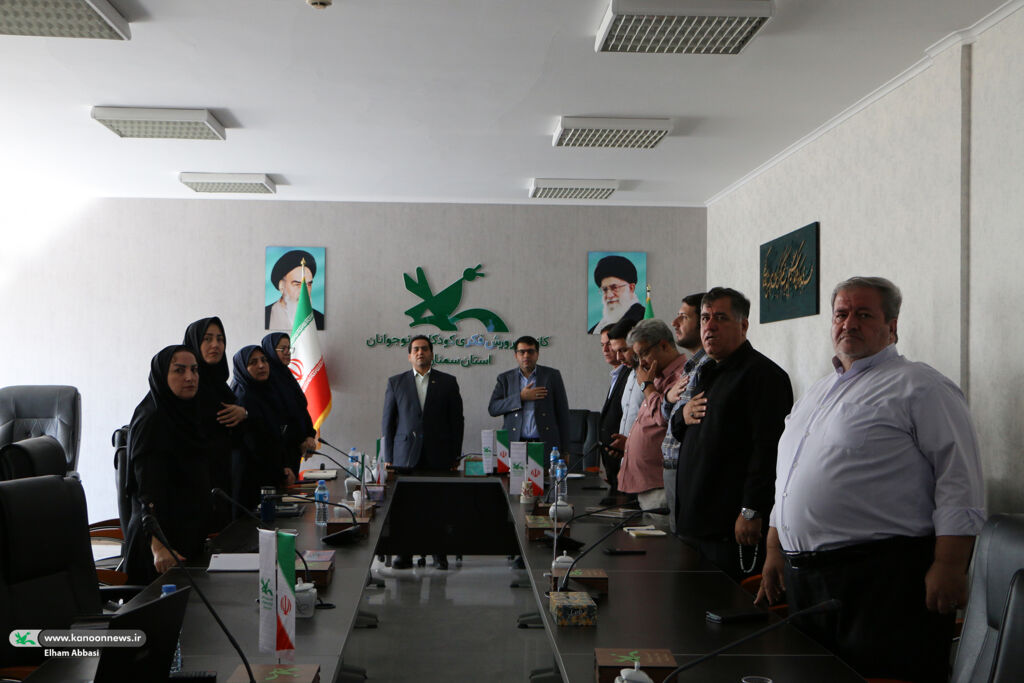 تأکید مدیرکل کانون سمنان بر تقویت نقاط قوت سازمانی در نشست شورای اداری ستاد