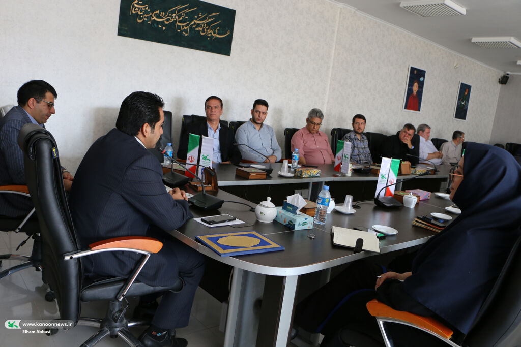 تأکید مدیرکل کانون سمنان بر تقویت نقاط قوت سازمانی در نشست شورای اداری ستاد