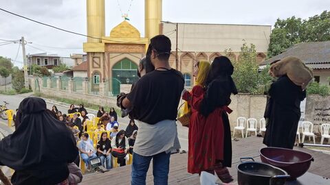 پانزدهمین اجرای تماشاخانه سیار کانون پرورش فکری کودکان و نوجوانان در روستای سیاهرودسر محمودآباد
