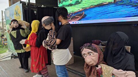 پانزدهمین اجرای تماشاخانه سیار کانون پرورش فکری کودکان و نوجوانان در روستای سیاهرودسر محمودآباد
