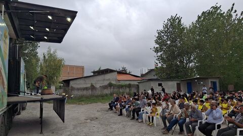 شانزدهمین اجرای تماشاخانه سیار کانون پرورش فکری کودکان و نوجوانان در روستای آزادمون محمودآباد