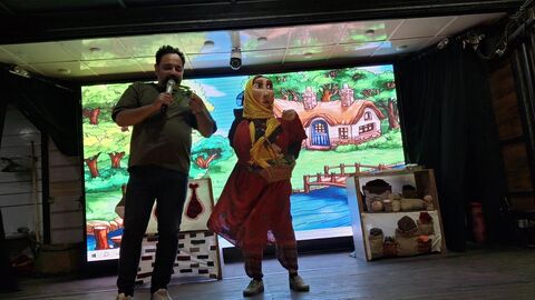 هفدهمین اجرای تماشاخانه سیار کانون پرورش فکری کودکان و نوجوانان در روستای خشت‌سر محمودآباد