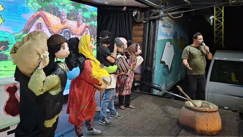 هفدهمین اجرای تماشاخانه سیار کانون پرورش فکری کودکان و نوجوانان در روستای خشت‌سر محمودآباد