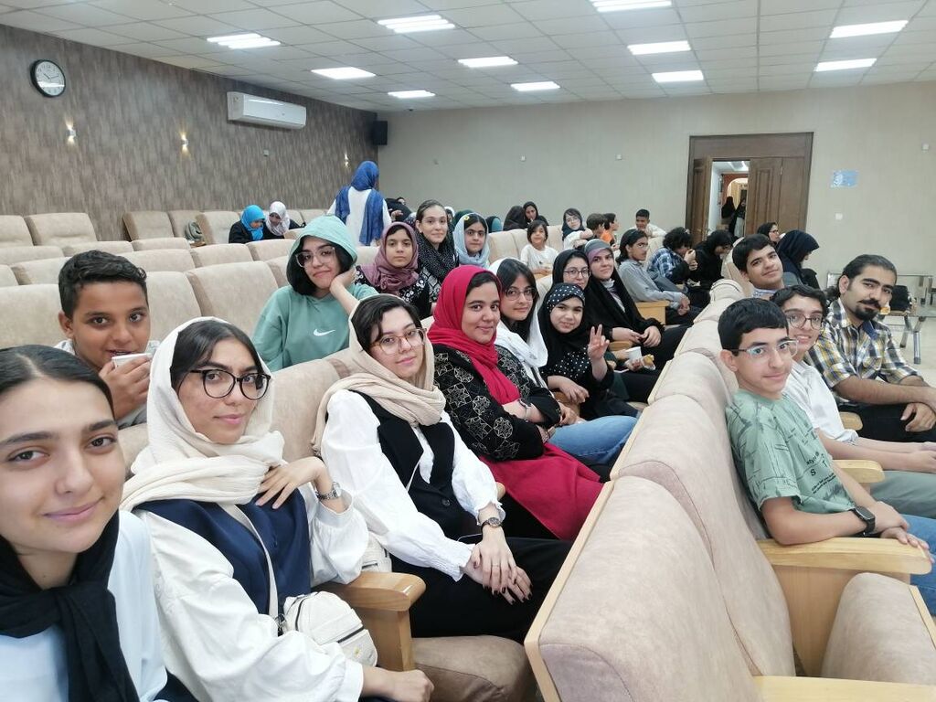کتاب «اسپاگتی با سس قرمز» در کانون سرچشمه نقد و بررسی شد