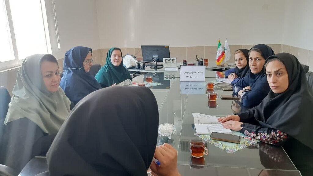 نشست نقد و بررسی کتاب «لبخندی برای سوفیا» در باشگاه کتابخوانی مربیان