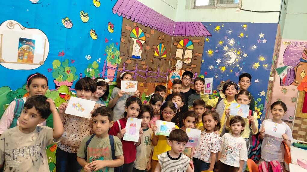 روشن شدن چراغ دانایی در جهان کودکی با کاروان «ردپای کتاب»