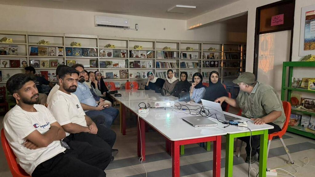 دومین نشست هفتگی عکاسی درمرکز بندرخمیر برگزار شد