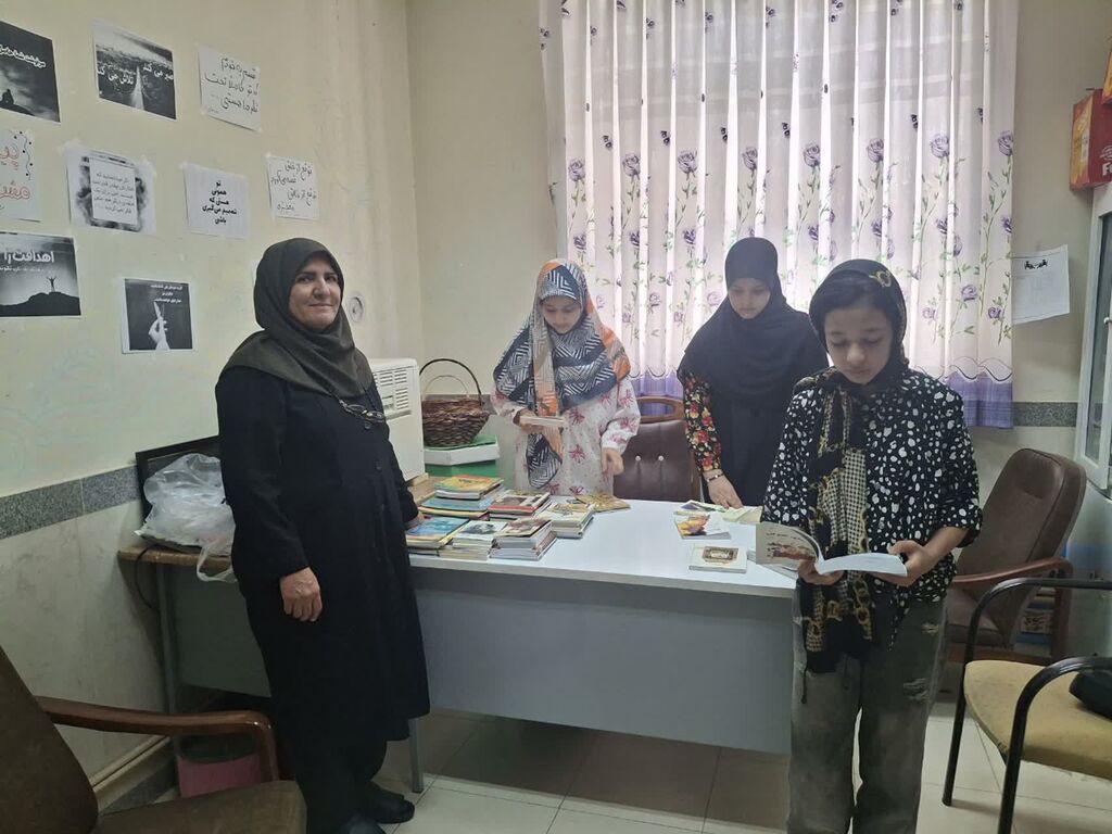 «قفسه کتاب» در کتابخانه پستی سمنان؛ ترویج مطالعه با رویکرد حق انتخاب