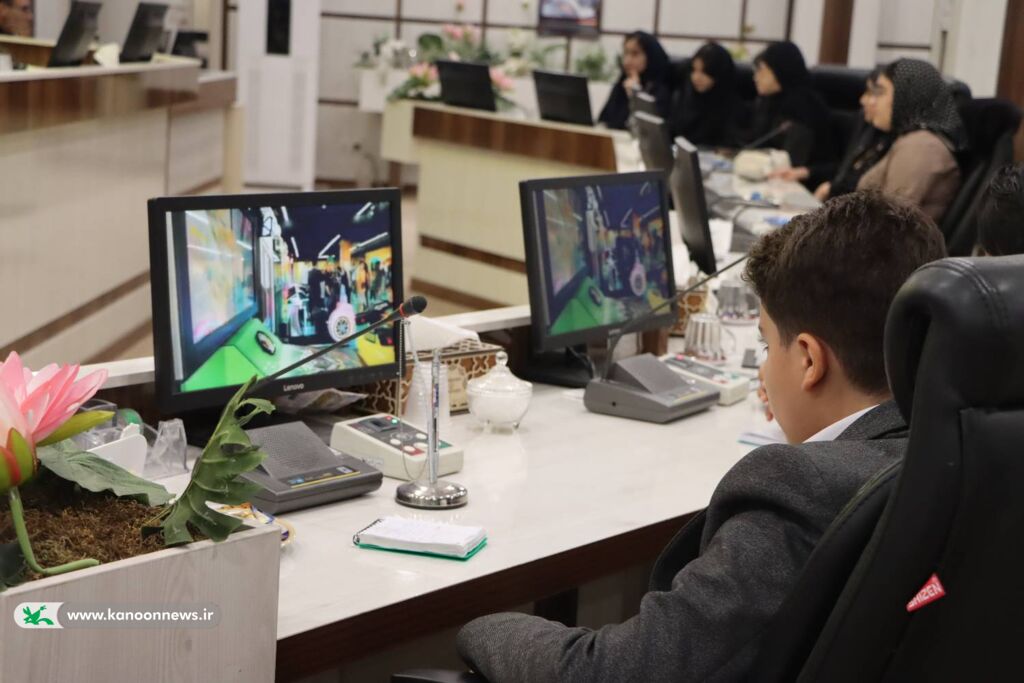 نخستین نشست پارلمان کودک اراک با موضوع «حقوق شهروندی» در صحن علنی شورای کلانشهر اراک برگزار شد