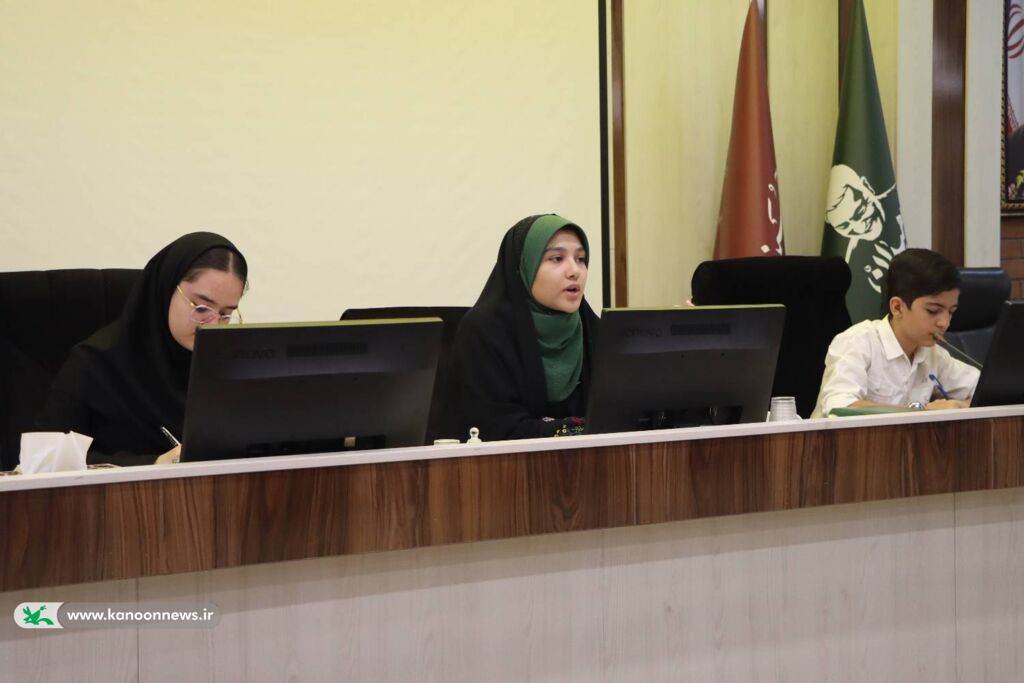 نخستین نشست پارلمان کودک اراک با موضوع «حقوق شهروندی» در صحن علنی شورای کلانشهر اراک برگزار شد