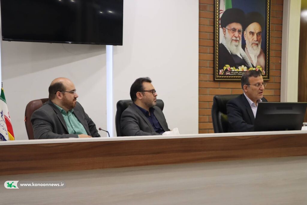 نخستین نشست پارلمان کودک اراک با موضوع «حقوق شهروندی» در صحن علنی شورای کلانشهر اراک برگزار شد