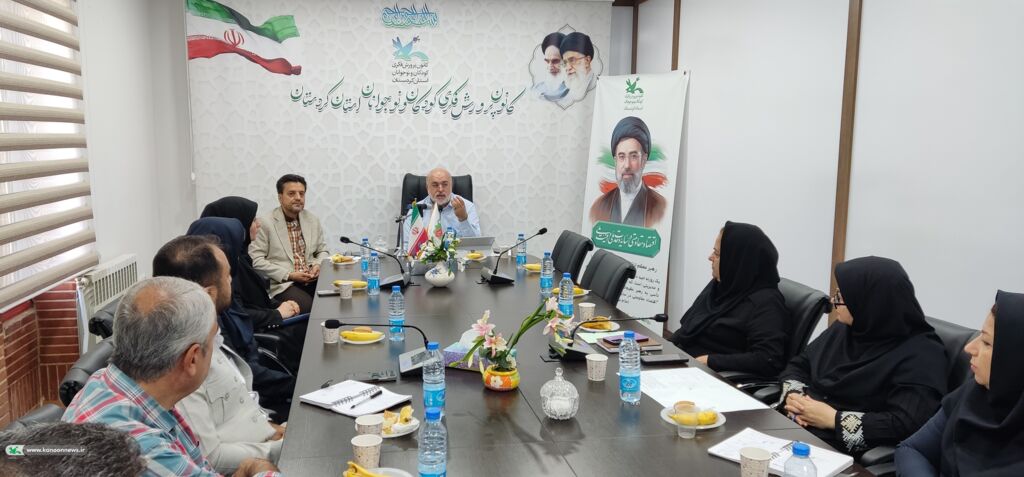 حضور معاون فرهنگی در شورای فرهنگی کانون کردستان و دیدار با خانواده شهدا و کانونیاران