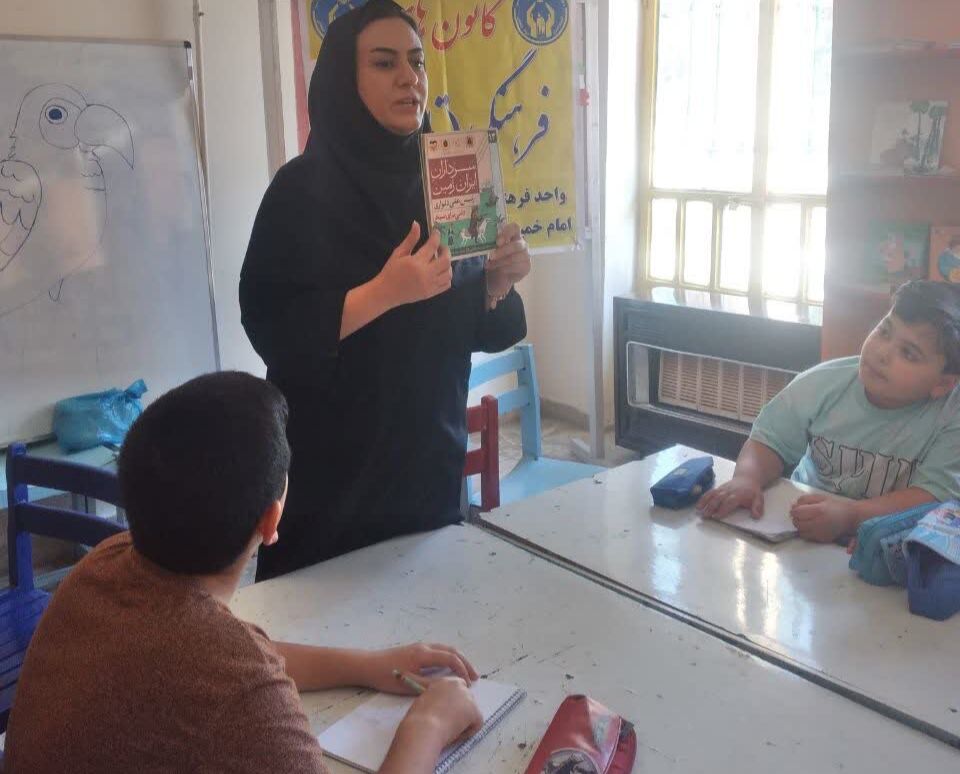 نشست معرفی و روخوانی کتاب «رئیسعلی دلواری» در کانون گیلانغرب
