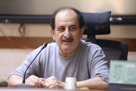 زبان، وام‌دار شعر است/ شاعر به کلمات جان می‌بخشد