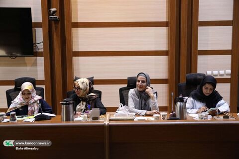 دهمین نشست انجمن شعر برگ