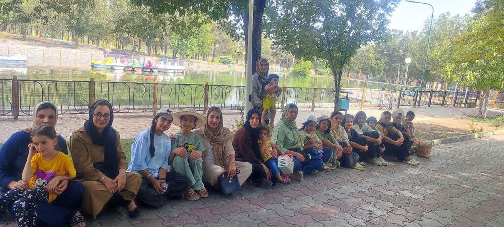برگزاری اردوی فرهنگی و تفریحی والدین و اعضای مرکز شماره ۱۴ کانون کرمانشاه در پارک شرقی