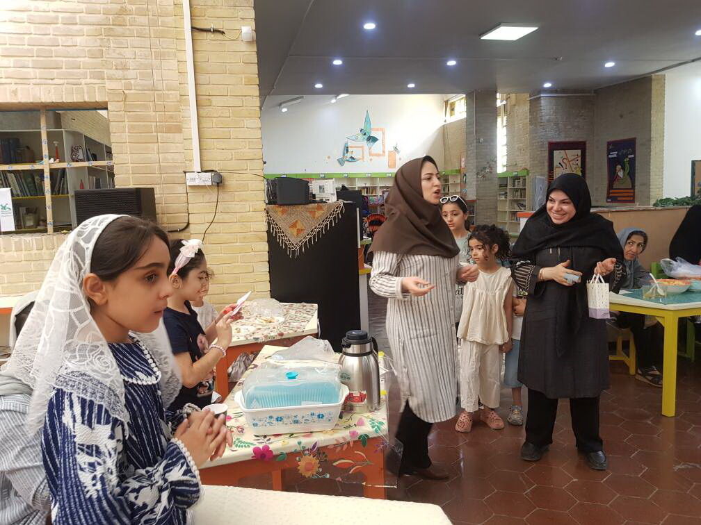 برگزاری بازارچه خیریه غذاهای سنتی در مرکز شماره ۳