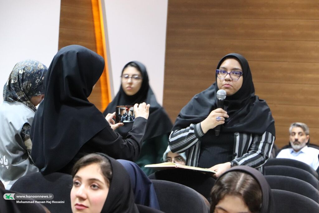 نشست صمیمانه اعضای «قاف» با مدیرعامل کانون