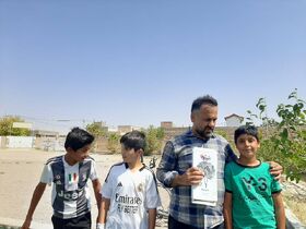 کانون سیار سرخه با کوله‌باری از کتاب و بازی به دیدار کودکان رفت