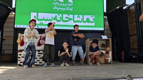 بیست و ششمین اجرای تماشاخانه سیار کانون پرورش فکری کودکان و نوجوانان در روستای کترا، نشتارود