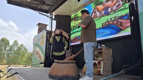 بیست و ششمین اجرای تماشاخانه سیار کانون پرورش فکری کودکان و نوجوانان در روستای کترا، نشتارود