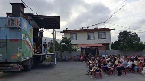 بیست و هفتمین اجرای تماشاخانه سیار کانون پرورش فکری کودکان و نوجوانان در روستای نعمت‌آباد، تنکابن