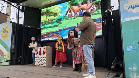 بیست و هفتمین اجرای تماشاخانه سیار کانون پرورش فکری کودکان و نوجوانان در روستای نعمت‌آباد، تنکابن