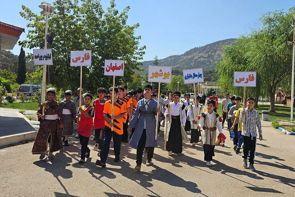 شکوه فرهنگ بومی لردگان در جشنواره منطقه‌ای «بازیکا»