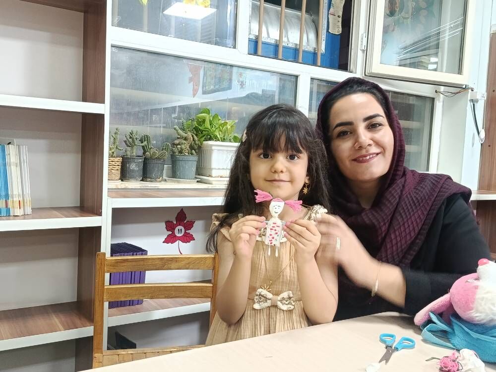 تجربه متفاوتِ «والد و کودک» در جلسه پایانی کارگاه نقاشی نوباوه در مجتمع سمنان