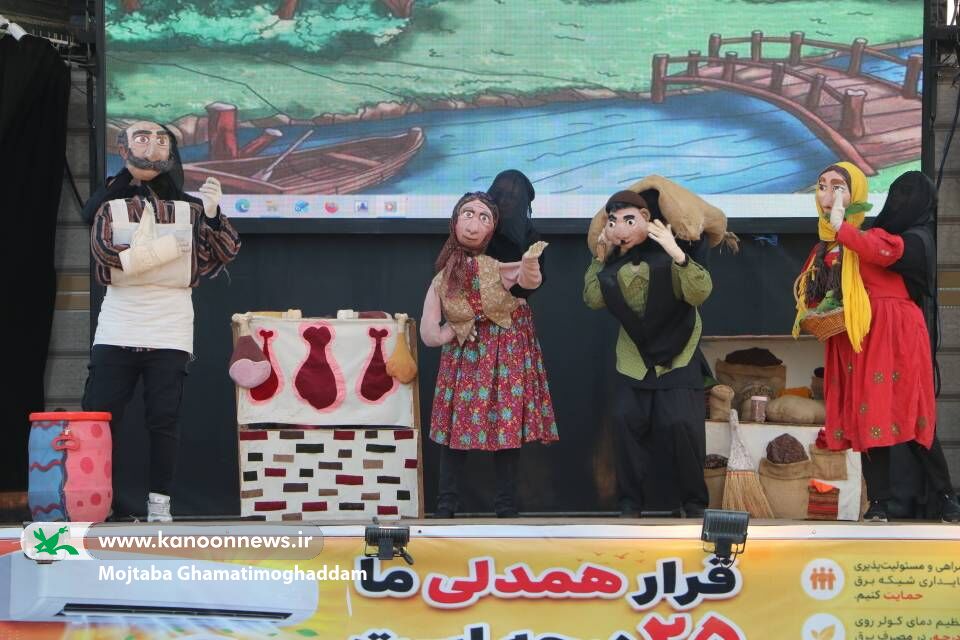 تماشاخانه سیار کانون پرورش فکری به ساحل رودسر رسید