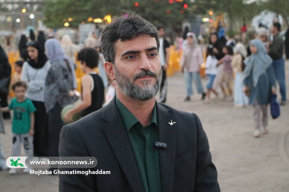 تماشاخانه سیار کانون پرورش فکری به ساحل رودسر رسید