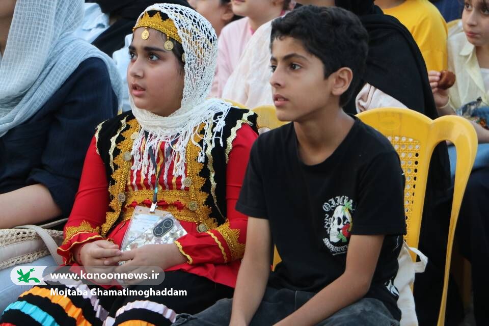 تماشاخانه سیار کانون پرورش فکری به ساحل رودسر رسید