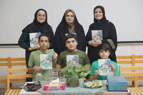 نشست نقد و بررسی کتاب خانواده آقای چرخشی در یزد برگزار شد