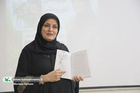 نشست نقد و بررسی کتاب خانواده آقای چرخشی
