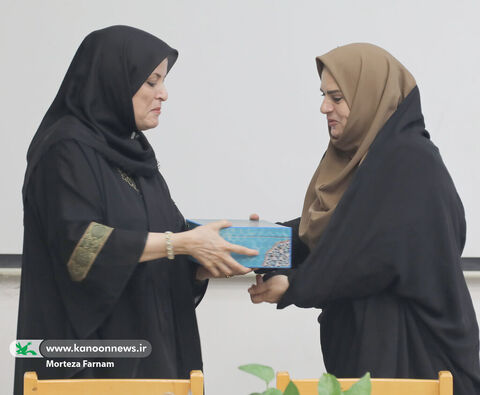 نشست نقد و بررسی کتاب خانواده آقای چرخشی
